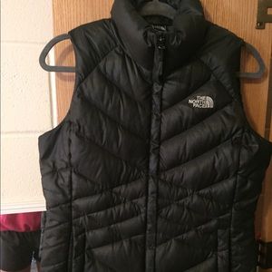 Black north face vest